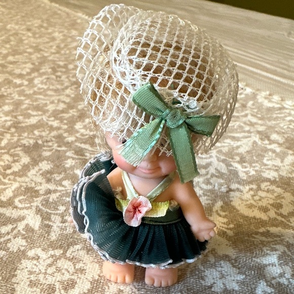 uneeda Other - Vintage 1966 Mini Doll ‘Pee Wee’ Pocket Size with original box, removable hat